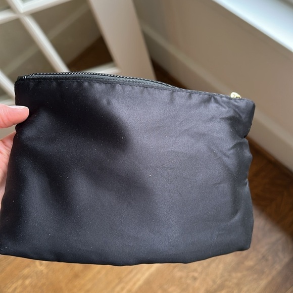 Giorgio Armani Makeup, Travel, Anything Black Bag. - Picture 5 of 6